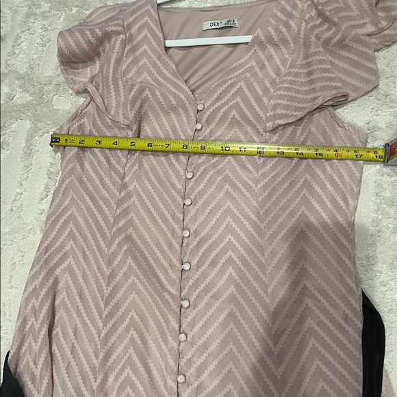 BEAUTIFUL Dress, flowy pink design, black satin belt, cinched in back. Size M - Picture 10 of 11